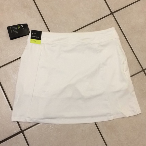 Women’s Nike Dry Golf/Tennis Skort - Picture 2 of 5